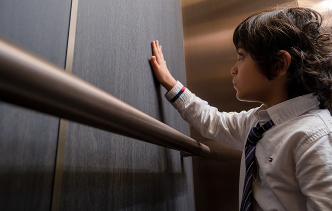 img-boy-touch-elevator